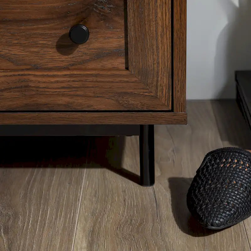 Table de chevet 2 tiroirs en bouleau/noyer foncé avec ports USB, style contemporain, unique