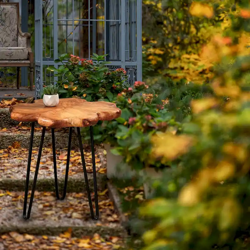 Table basse en bois naturel à bords bruts, 4 panneaux, 1 personne, pieds épingles