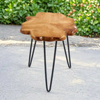 Table basse en bois naturel à bords bruts, 4 panneaux, 1 personne, pieds épingles