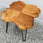 Table basse en bois naturel à bords bruts, 4 panneaux, 1 personne, pieds épingles