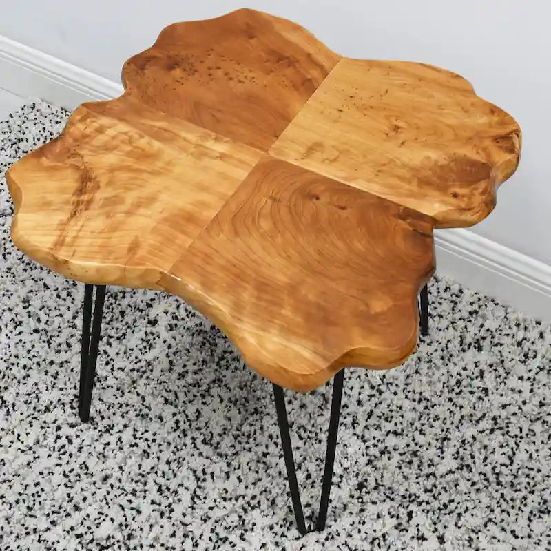 Table basse en bois naturel à bords bruts, 4 panneaux, 1 personne, pieds épingles