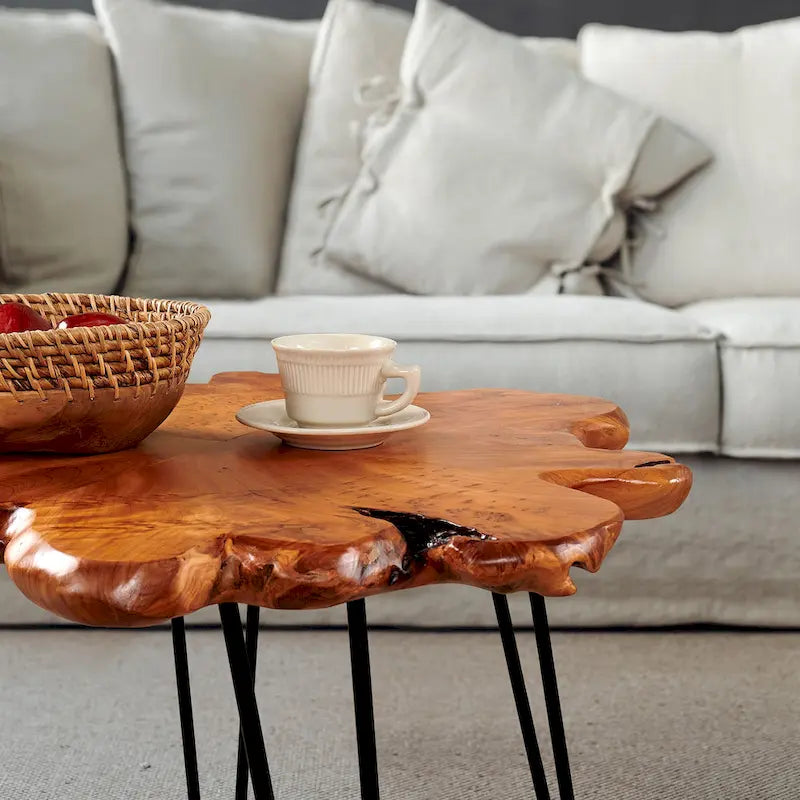 Table basse en bois naturel à bords bruts, 4 panneaux, 1 personne, pieds épingles